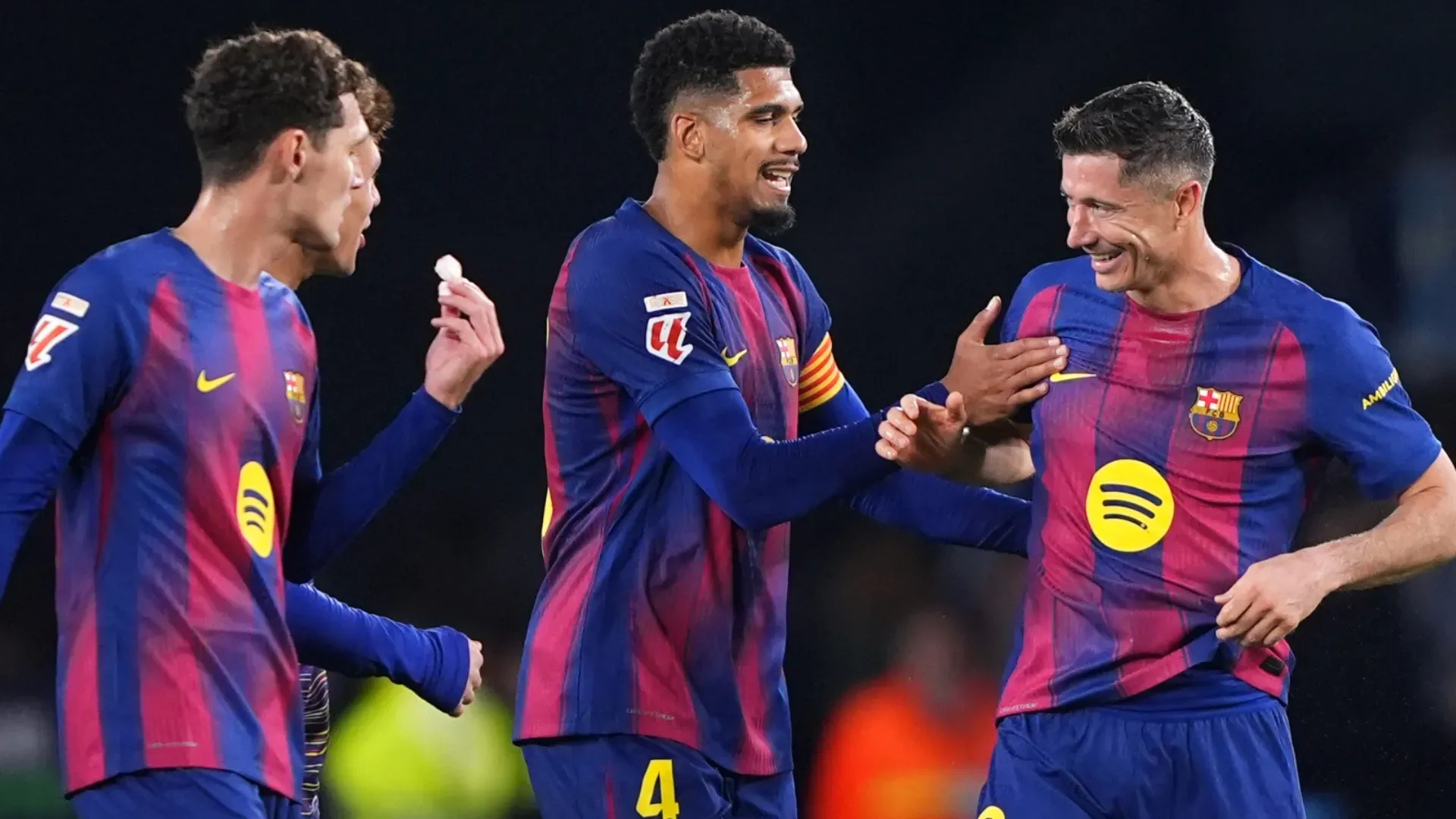 Christensen, Ronald Araujo e Robert Lewandowski, do Barcelona