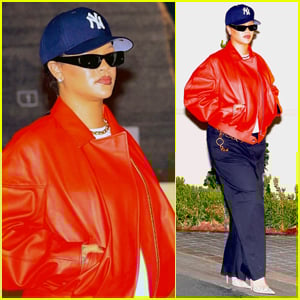 Rihanna combina jaqueta de couro vermelha com chapéu dos Yankees enquanto faz compras tarde da noite