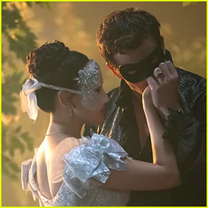 Showrunner de 'Bridgerton' fala sobre 'Juicy Conflict' da 4ª temporada e diz que foi o 'livro mais fácil de adaptar'