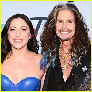 Steven Tyler e sua namorada Aimee Preston ainda namoram, apesar dos rumores de rompimento