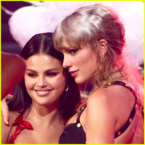 Taylor Swift acompanhada pela melhor amiga Selena Gomez e mais no Chiefs Game em Kansas City