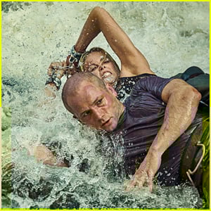 Teaser do filme 'Apex': Charlize Theron é caçada por Taron Egerton à primeira vista - assista agora!