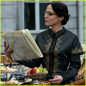 'The Gray House', estrelado por Mary-Louise Parker, define data de estreia em fevereiro no Prime Video e compartilha novas fotos