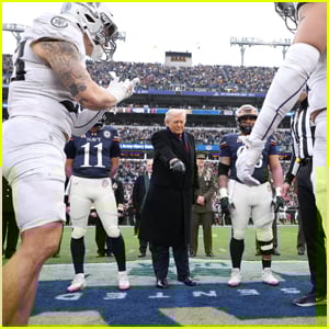 Trump Flubs Coin Toss no jogo de futebol Exército-Marinha de 2025, imediatamente se torna viral: 'Pior lançamento de moeda da história'
