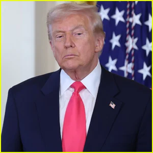 Trump é nomeado em arquivos Epstein recém-divulgados, citando viagens de avião e alegações sérias