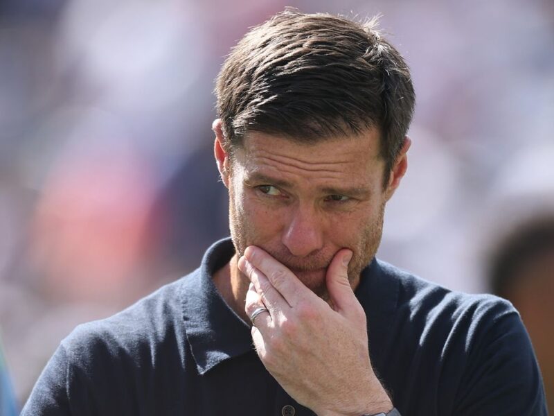 Vídeo: Xabi Alonso ridicularizado pelos torcedores do Barcelona no Camp Nou em meio a rumores de disparos do Real Madrid