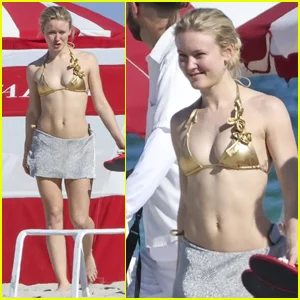Zara Larsson arrasa com top de biquíni dourado para um dia de praia em Miami