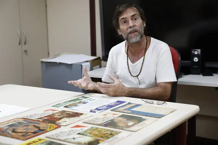 Fernando Frazão/Agência Brasil Rio de Janeiro (RJ), 10/12/2025 – Túlio Saeta, da Divisão de Processamento Técnico de Documentos Privados do Arquivo Nacional, fala sobre a doação recebida de documentos sobre religiosidade afro-brasileira e cultura iorubá. Foto: Fernando Frazão/Agência Brasil