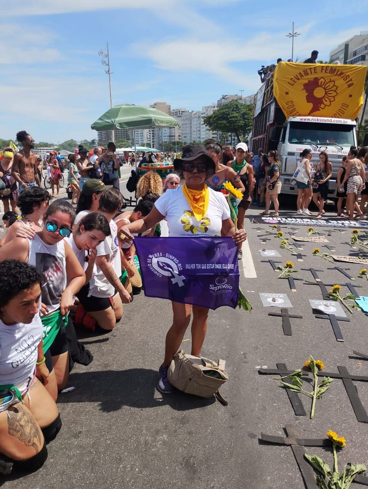 Rio de Janeiro (RJ), 07/12/2025 - Deise Coutinho professora aposentada no ato contra feminicídio 071225
Ato para denunciar o feminicídio e todas as formas de violência contra mulheres.
Foto: Cristina Indio do Brasil/Agência Brasil