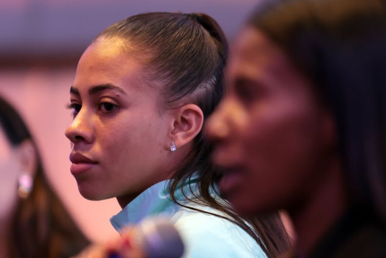 Paulo Pinto/Agência Brasil São Paulo (SP), 30/12/2025 - A corredora brasileira Núbia de Oliveira, durante entrevista coletiva dos atletas de elite da 100ª Corrida de São Silvestre. Foto: Paulo Pinto/Agência Brasil