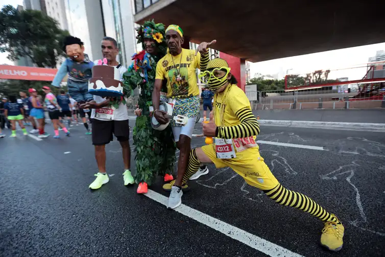 Paulo Pinto/Agência Brasil São Paulo (SP), 31/12/2025 - Pessoas aguardam o início da 100ª Corrida Internacional de São Silvestre. Foto: Paulo Pinto/Agencia Brasil
