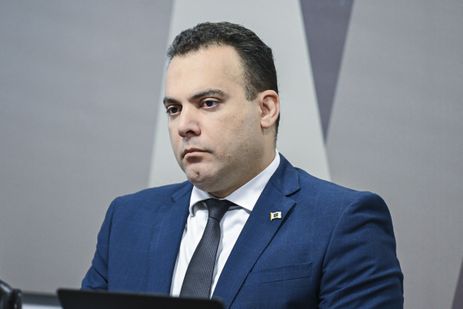 Comissão de Constituição, Justiça e Cidadania (CCJ) promove audiência pública interativa destinada a instruir o Projeto de Lei 5.582/2025, que estabelece o marco legal do combate ao crime organizado, definindo novas regras penais e processuais para enfrentar estruturas criminosas complexas, e atualiza dispositivos do Código Penal, da Lei de Execução Penal e de normas especiais que tratam de organizações criminosas.

À mesa, secretário executivo do Conselho Nacional de Secretários de Segurança Pública (Consesp), Thiago Frederico de Souza Costa.

Foto: Edilson Rodrigues/Agência Senado