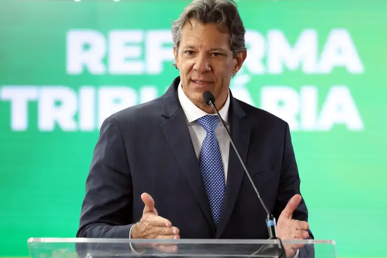Valter Campanato/Agência Brasil Brasília (DF), 13/01/2026 - O ministro da Fazenda, Fernando Haddad, participa do lançamento da plataforma digital da Reforma Tributária, na sede do Serviço Federal de Processamento de Dados (Serpro). Foto: Valter Campanato/Agência Brasil