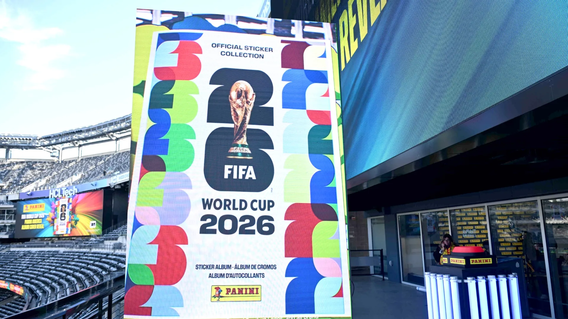 A capa do álbum da coleção de adesivos da Panini America FIFA World Cup 2026™ para o Canadá e os Estados Unidos, revelada no MetLife Stadium.