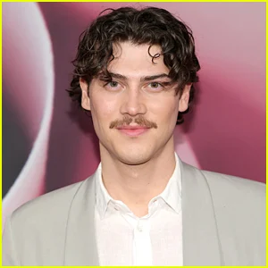 A estrela de 'Adultos' Jack Innanen quer se juntar à segunda temporada de 'Heated Rivalry' depois de fãs dele como Wyatt Hayes