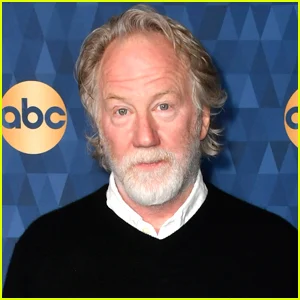 Advogado de Timothy Busfield emite declaração após se render à polícia em meio a alegações