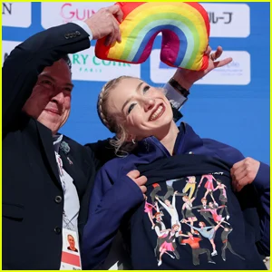 Amber Glenn faz história como a primeira mulher abertamente LGBTQ a ir às Olimpíadas na equipe feminina de patinação artística