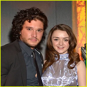 Arya Stark, de Maisie Williams, possivelmente se juntará a Jon Snow, de Kit Harington, na sequência de 'Game of Thrones'