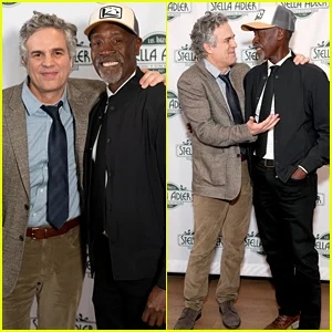 As estrelas da Marvel, Mark Ruffalo e Don Cheadle, se reúnem na leitura beneficente encenada de 'All the President's Men'