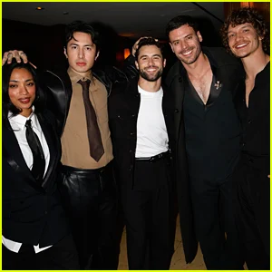 As estrelas de 'Heated Rivalry' Hudson Williams, Connor Storrie e mais se reúnem na festa do Neon Golden Globes enquanto os minutos de exibição do HBO Max são revelados