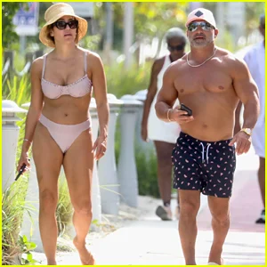 As estrelas de 'Real Housewives of New Jersey' Melissa Gorga e o marido Joe Gorga exibem seus corpos de praia em Miami