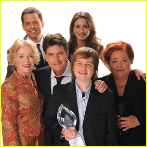 As estrelas mais ricas de 'Dois Homens e Meio' classificadas (as mais ricas têm um patrimônio líquido de US $ 200 milhões!)