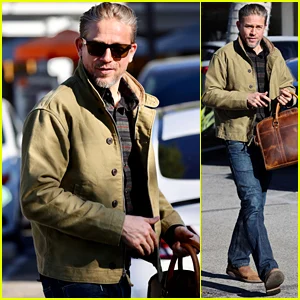 Charlie Hunnam parece elegante em uma jaqueta de lona a caminho de uma reunião de negócios