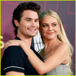 Chase Stokes e Kelsea Ballerini confirmam oficialmente que estão de volta com lindas fotos de PDA
