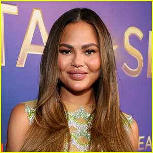 Chrissy Teigen diz que está sóbria há 52 dias e credita uma estrela da realidade por relançar sua jornada de sobriedade