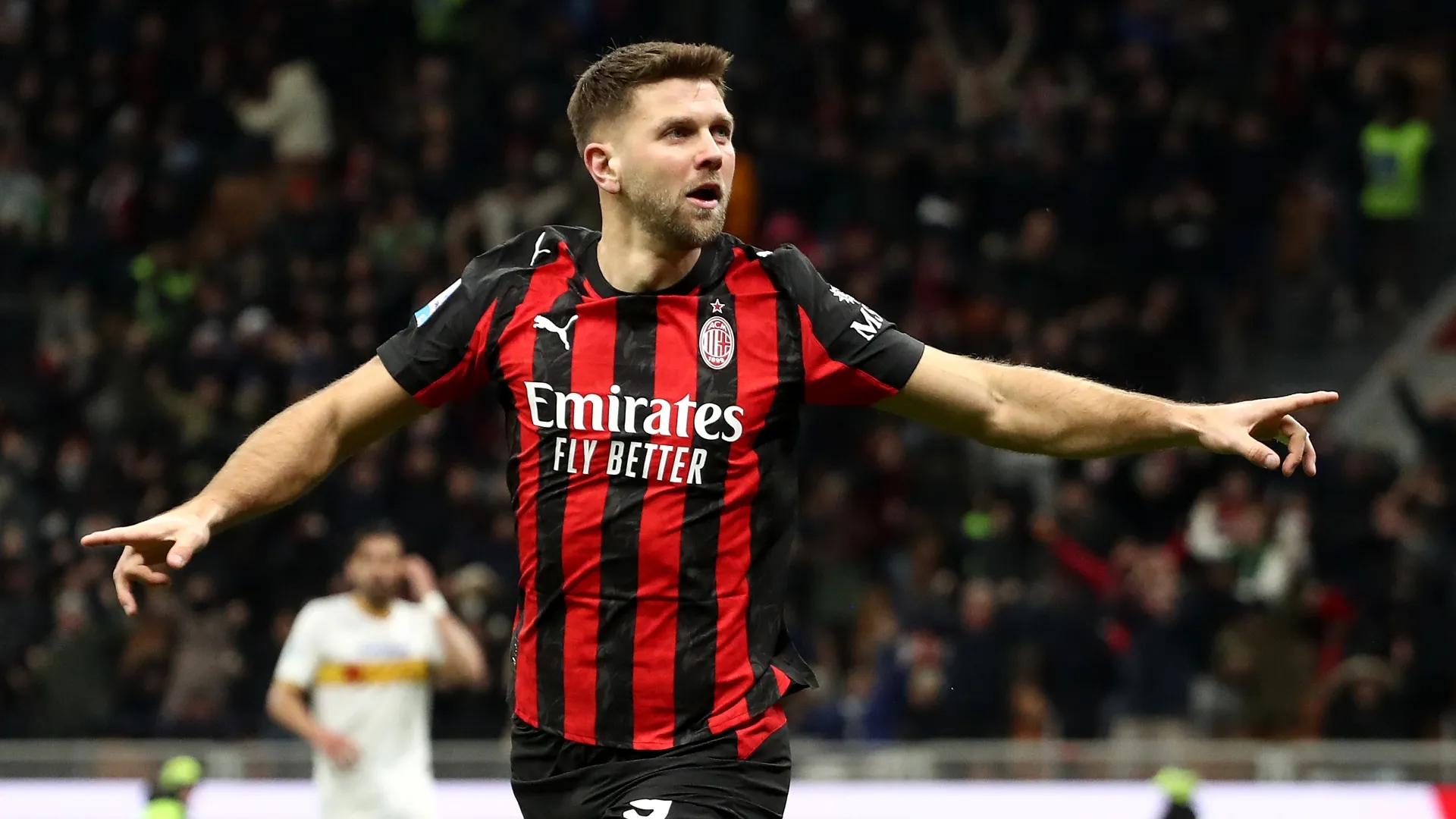 Niclas Fuellkrug, do AC Milan, comemora o gol contra o Lecce.