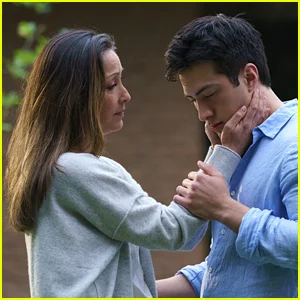 Christina Chang fala sobre as filmagens da cena de 'rivalidade acalorada' com Hudson Williams e como isso mudou no dia de