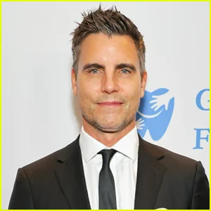 Colin Egglesfield compartilha atualização de saúde um ano após revelar o terceiro diagnóstico de câncer