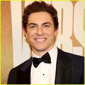Da Broadway ao Banana Ball! Derek Klena se junta ao Savannah Bananas na Viral Baseball League