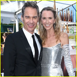 Eric McCormack e ex Janet Holden dividirão os resíduos de 'Will & Grace' no divórcio finalizado