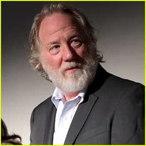 Foto de Timothy Busfield divulgada após prisão por acusações de abuso sexual infantil