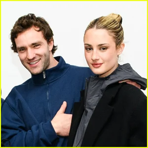 Grace Van Patten e Jackson White não contam mentiras da moda no The North Face para a celebração do Red Box LA