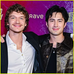 Hudson Williams fala sobre como se manter separado de Connor Storrie fora de 'Heated Rivalry' e mais destaques da entrevista de 'Wonderland'