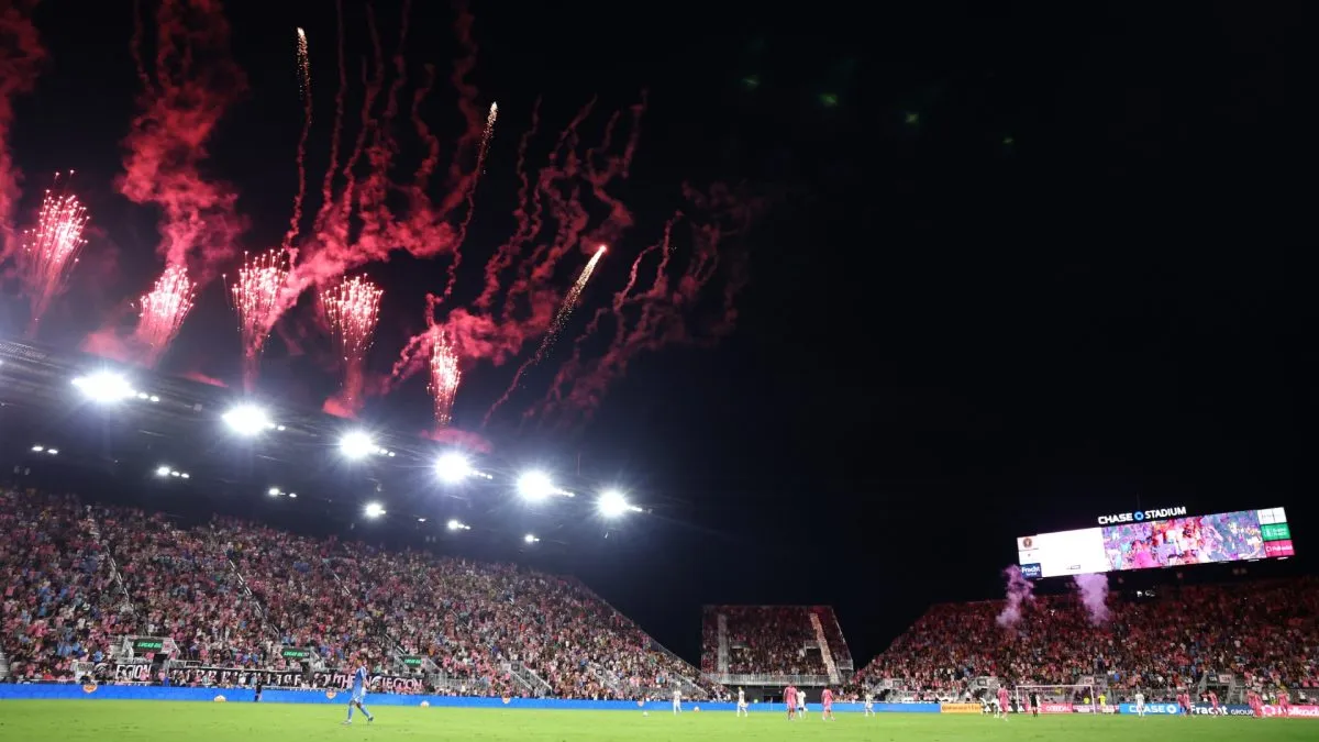 Vista geral do interior do Chase Stadium.