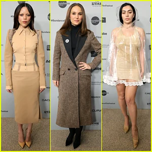 Jenna Ortega arrasa com sobrancelhas branqueadas na estreia de 'The Gallerist' em Sundance com Natalie Portman e Charli XCX