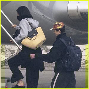 Kylie Jenner e Timothee Chalamet são vistos voando em um jato particular em meio à sua última indicação ao Oscar