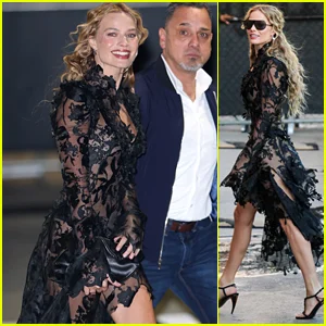 Margot Robbie fica deslumbrante em um vestido transparente de renda preta para promover 'O Morro dos Ventos Uivantes'