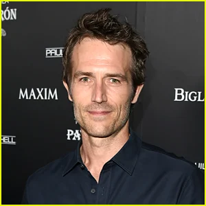 Michael Vartan, do Alias, é visto em um passeio raro parecendo irreconhecível, anos depois de encerrar sua carreira de ator