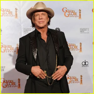 Mickey Rourke diz que fez um 'trabalho terrível' gerenciando sua carreira e precisava de terapia em meio a perguntas sobre o GoFundMe for Rent