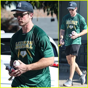 Miles Teller parece em forma com shorts esportivos ao sair da academia em Los Angeles