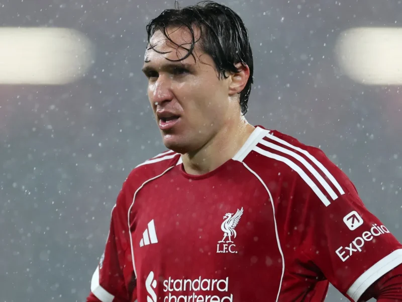 Arne Slot enfrenta um grande golpe de ataque, já que o Liverpool está supostamente aberto a dispensar um jogador em meio ao interesse da Série A