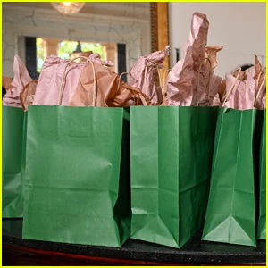 Mulher se preocupa por ter reagido de forma exagerada ao ficar ofendida com o presente insensível que recebeu após a morte súbita de sua mãe