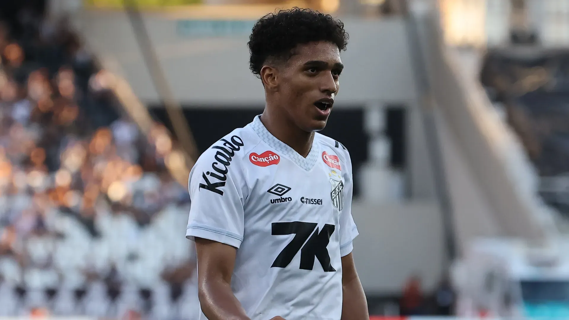 Souza de Santos comemorando.