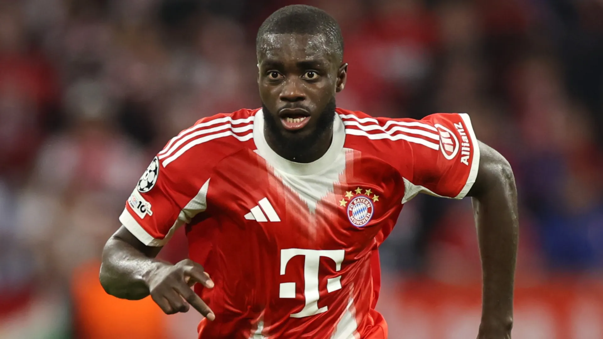 Dayot Upamecano jogando pelo Bayern de Munique