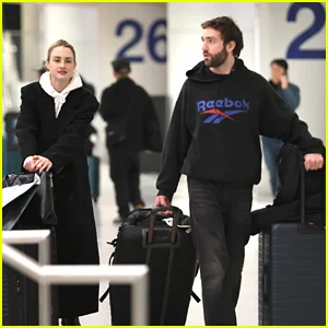 O casal de 'Tell Me Lies' Grace Van Patten e Jackson White Spotted Flying Home após o lançamento da terceira temporada
