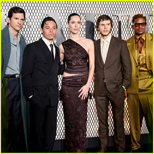 O elenco estrelado de 'The Beauty' da FX chega ao tapete vermelho para o evento de estreia em Nova York!